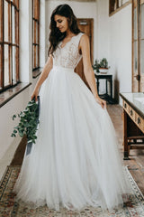 Casual Wedding Dress Tulle A-line Chic V-Neck Sleeveless Lace Long Bridal Gowns-Dbrbridal